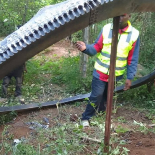Un obiect metalic a căzut din cer în Kenya, declanșând o anchetă
