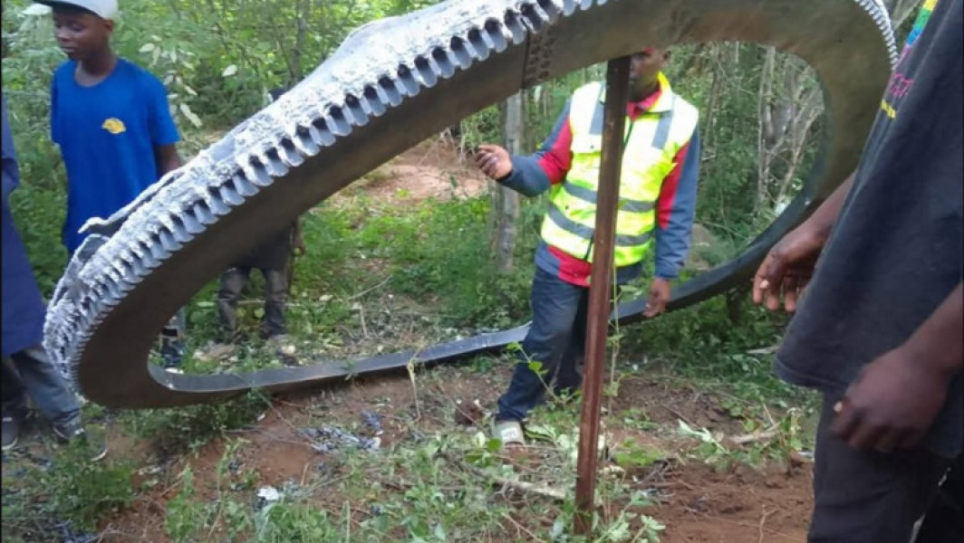 Un obiect metalic a căzut din cer în Kenya, declanșând o anchetă