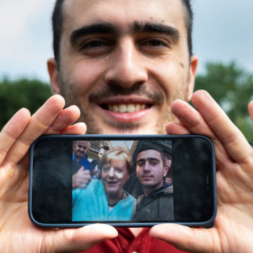 O viață schimbată de un selfie cu Angela Merkel