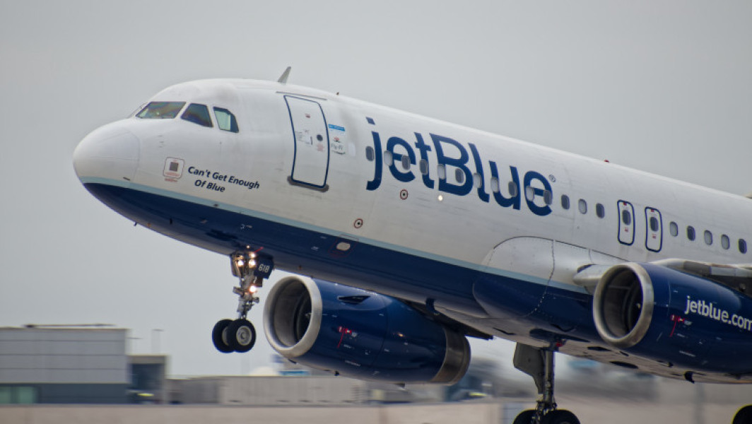 Două persoane decedate găsite în trenul de aterizare al unui avion JetBlue în Florida