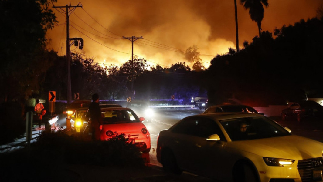 Vanturile Santa Ana, un risc major pentru incendiile de vegetație din sudul Californiei