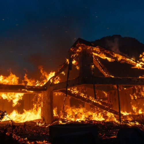 Haos la periferia Los Angelesului din cauza incendiilor devastatoare