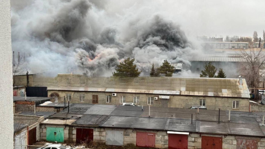 Incendiu devastator la un depozit petrolier din Engels, după un atac ucrainean