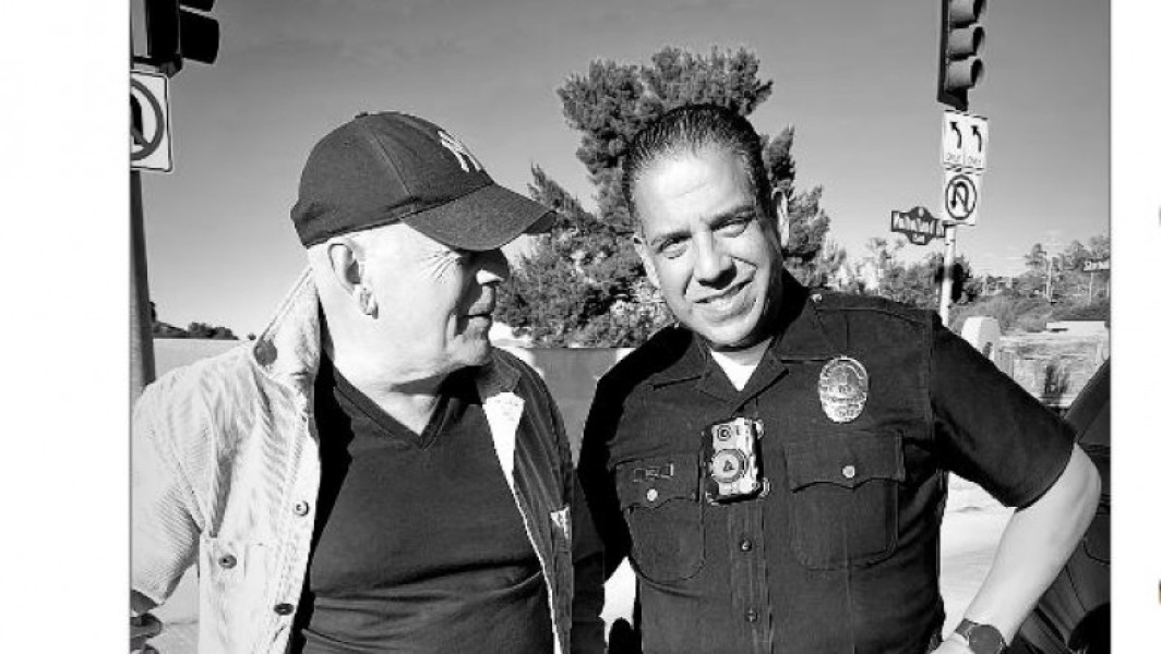 Bruce Willis, întâlnire cu ofițerii de poliție în timpul incendiilor din Los Angeles