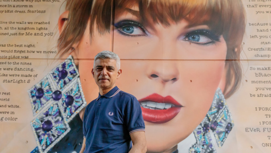 Primarul Londrei, Sadiq Khan, va fi investigat pentru acceptarea de bilete gratuite la un concert
