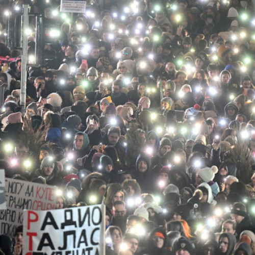 Zeci de mii de protestatari în Belgrad, în memoria victimelor tragediei de la gara Novi Sad