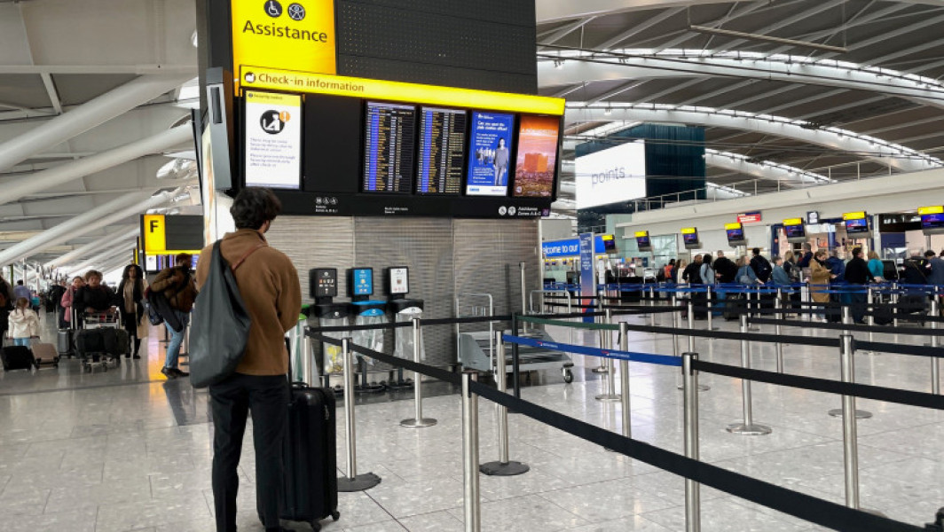 Problemele cu vizele electronice pentru străinii care călătoresc în Marea Britanie