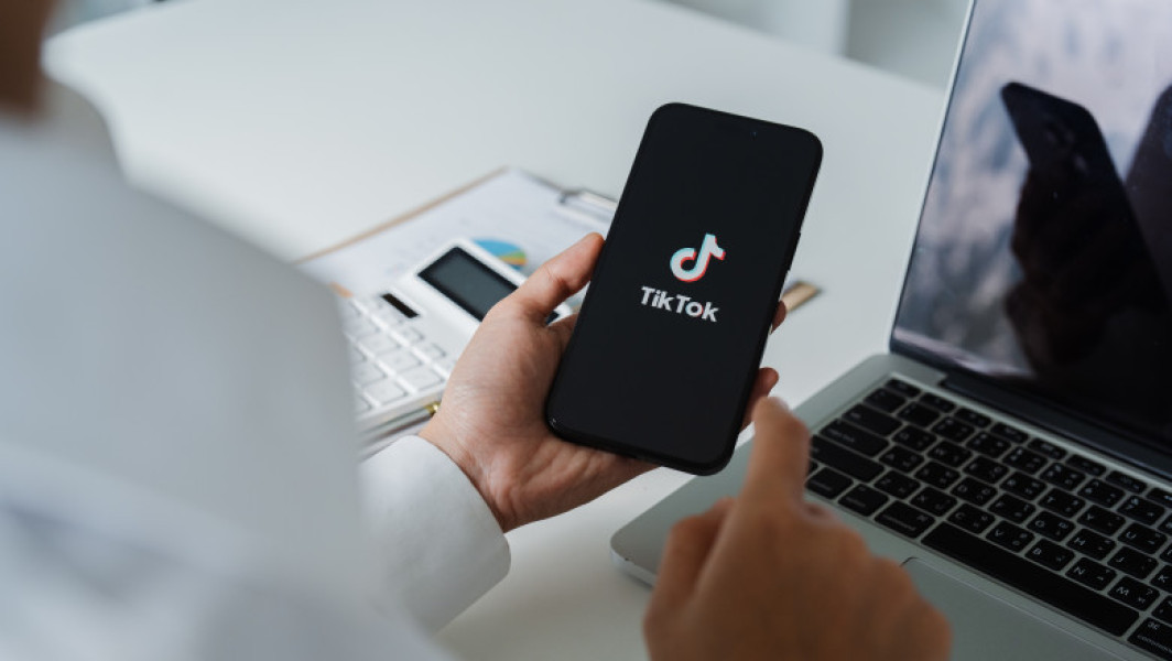 Interdicția TikTok în SUA provoacă panică și prețuri exorbitante pe eBay