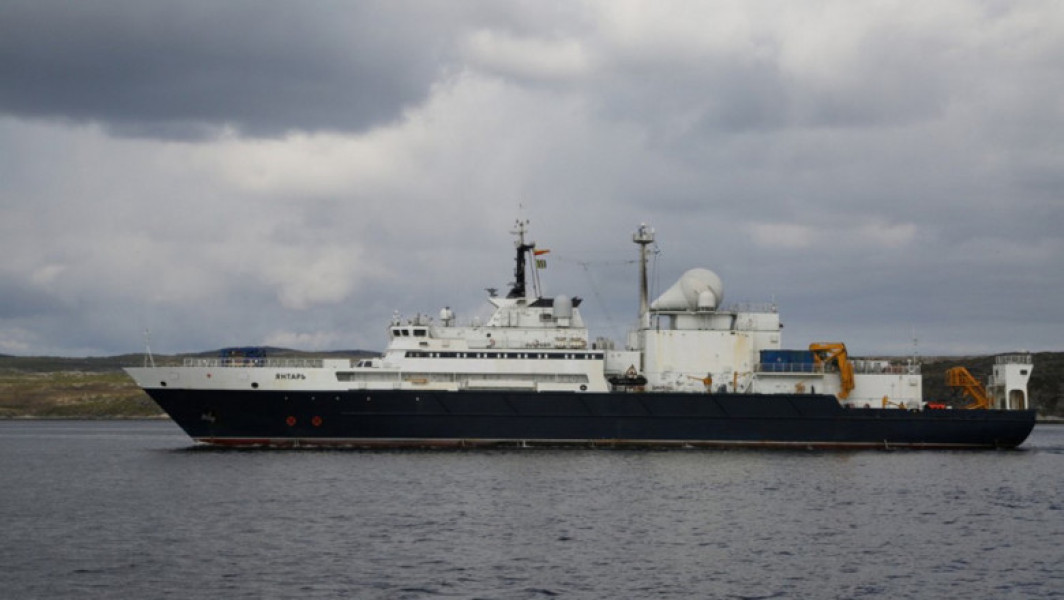 Ministrul britanic al apărării avertizează Rusia după detectarea unei nave-spion în Canalul Mânecii
