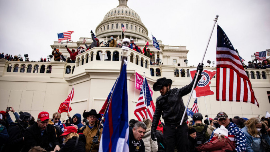 Femeia care a participat la revolta de la Capitoliu refuză gratierea lui Trump