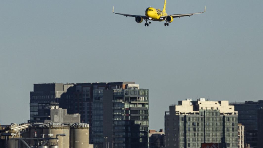 Compania aeriană Spirit Airlines impune reguli stricte referitoare la îmbrăcăminte și tatuaje