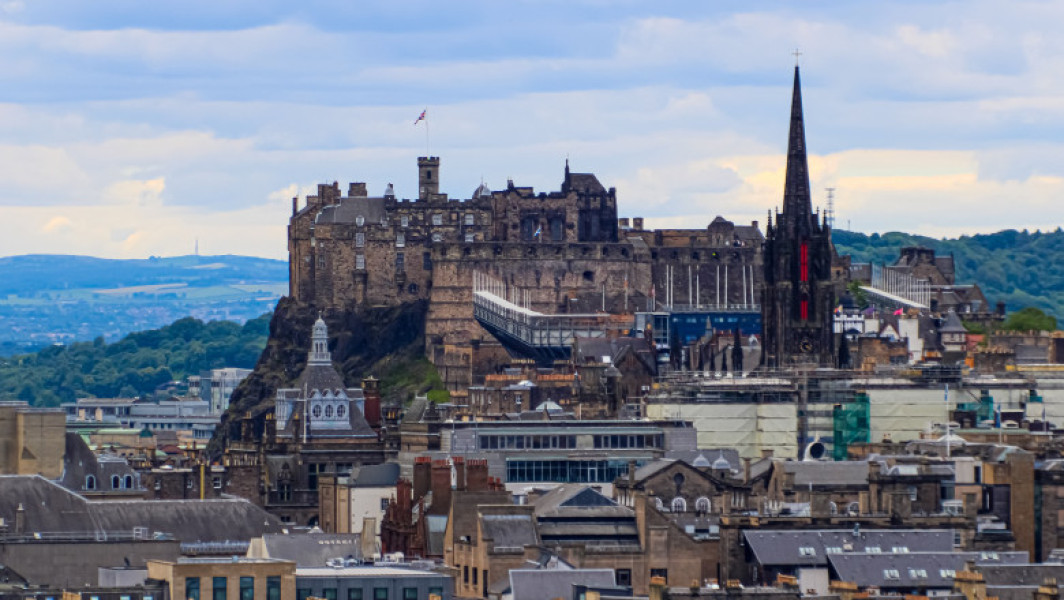 Edinburgh va introduce o taxă turistică de 5% începând cu iulie 2026