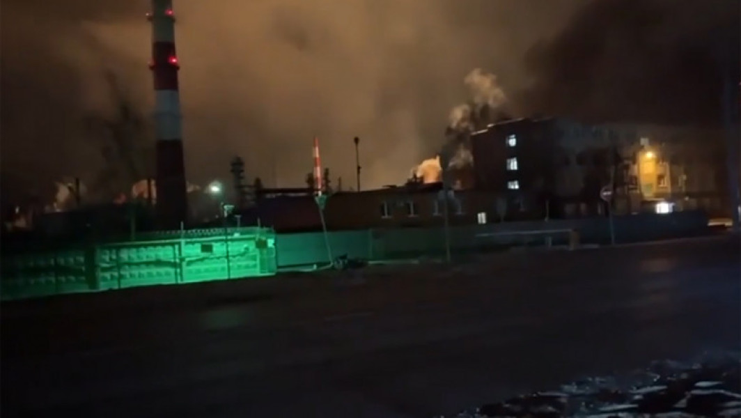 Armata ucraineană atacă o rafinărie în Rusia, în cadrul unor raiduri aeriene continue