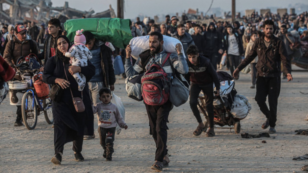 Mii de palestinieni se întorc în nordul Fâșiei Gaza după un an de război