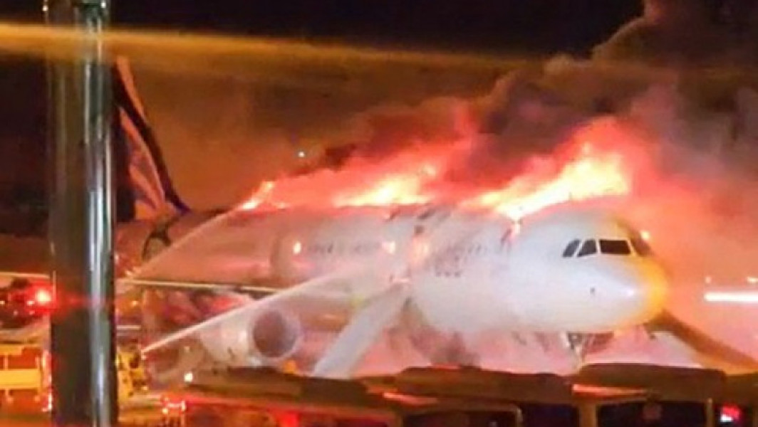 Incendiu la un avion de pasageri pe aeroportul din Busan