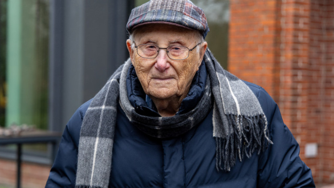 Albrecht Weinberg, supraviețuitor al Holocaustului, returnează medalia în semn de protest