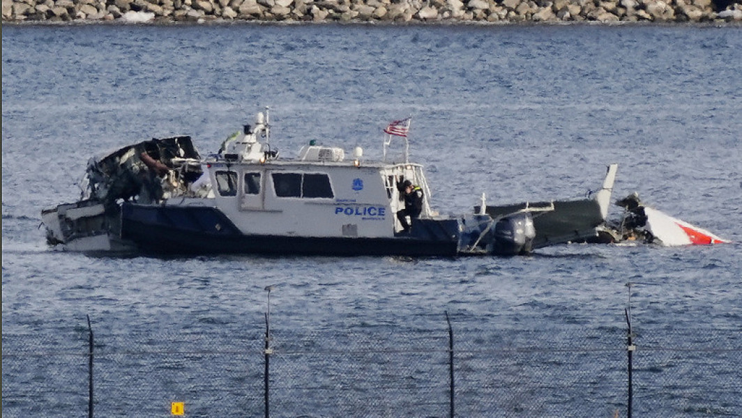 Control de trafic aerian insuficient în Washington DC, înainte de accidentul aviatic