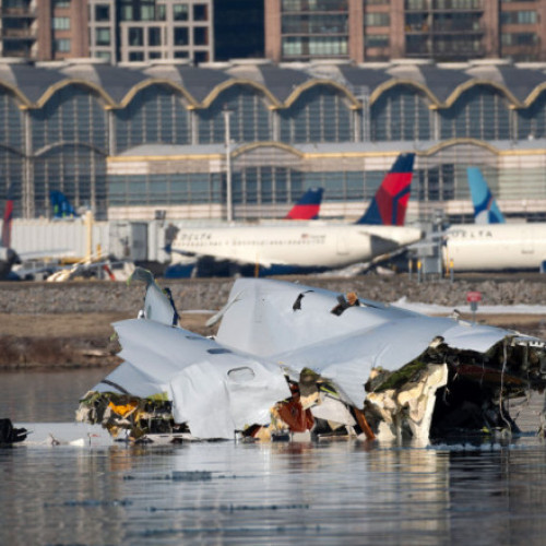 Avion prăbușit în Potomac: Cutii negre recuperate și investigație în curs
