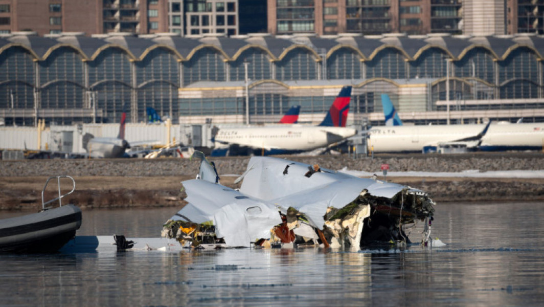 Avion prăbușit în Potomac: Cutii negre recuperate și investigație în curs