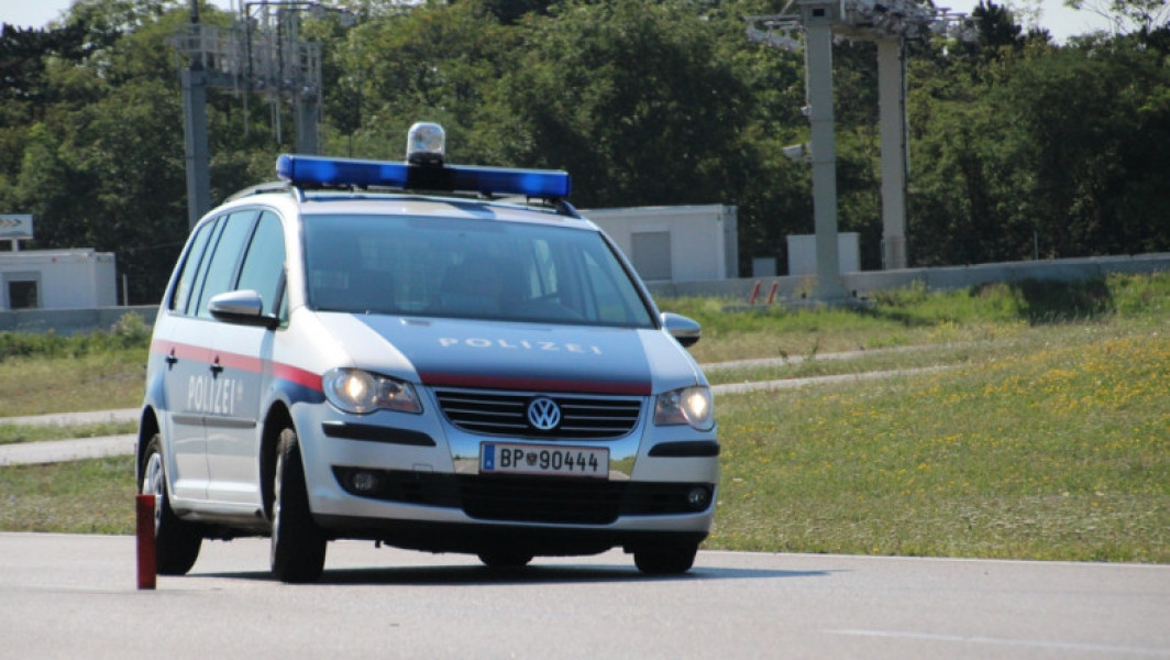 Urmărire nebunească pe străzile Austriei: un tânăr vitezoman a rănit cinci persoane