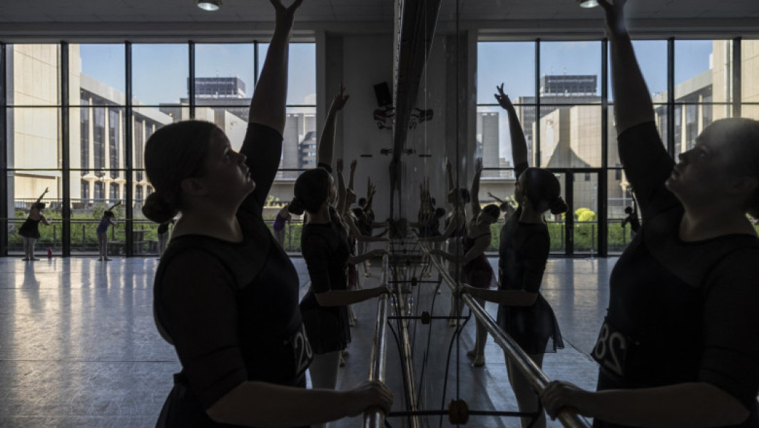 Fosta elevă de la Royal Ballet School încheie un acord cu prestigioasa instituție după acuzații de hărțuire