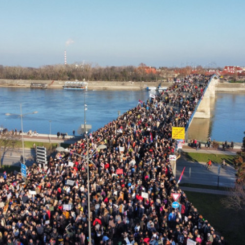 Protest masiv al studenților sârbi la Novi Sad, după tragedia de la gara locală