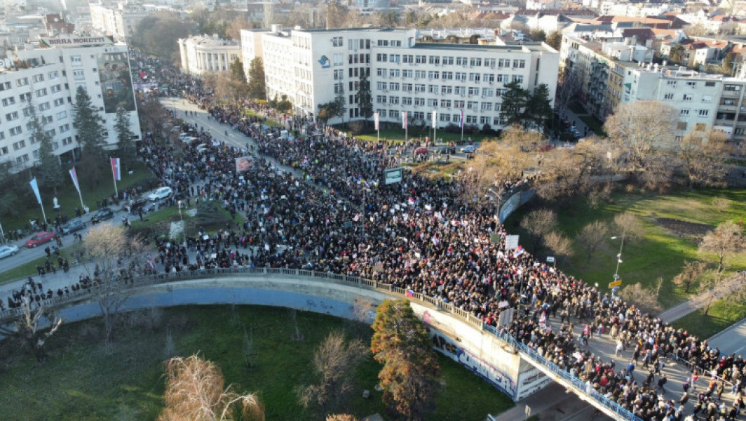 Protestele studenților din Serbia atrag atenția internațională, inclusiv a Madonnei
