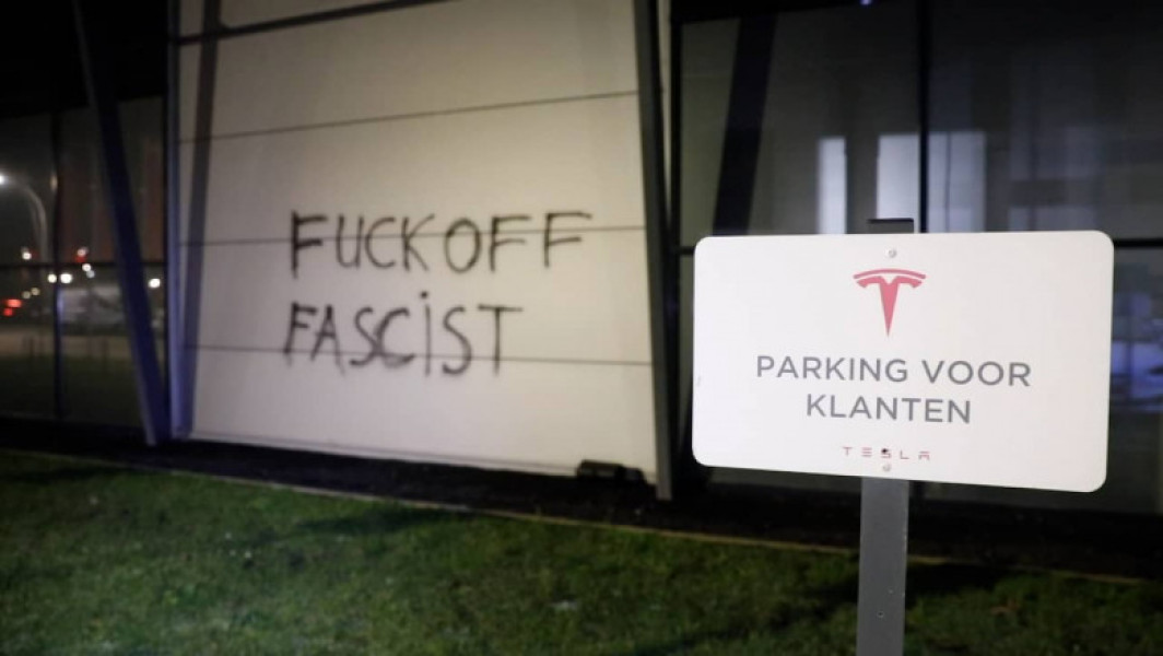 Vandalizarea unei filiale Tesla în Olanda, după declarațiile lui Elon Musk