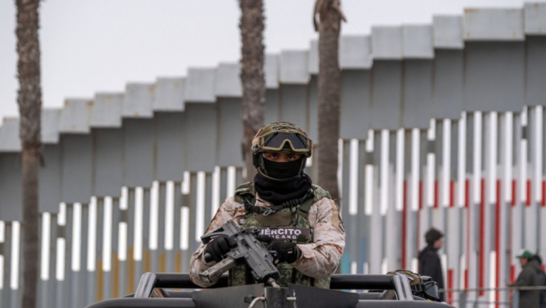 Mexicul desfășoară 10.000 de soldați la frontiera cu SUA