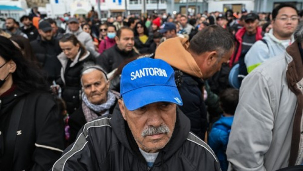 Peste 7.000 de persoane au părăsit insula Santorini din cauza seismele repetate