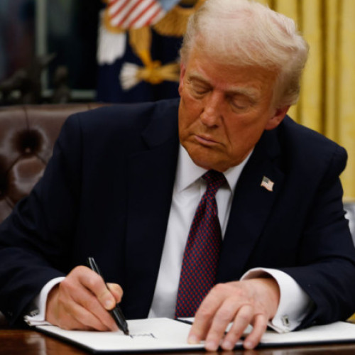Donald Trump semnează un ordin executiv pentru retragerea din organismele ONU