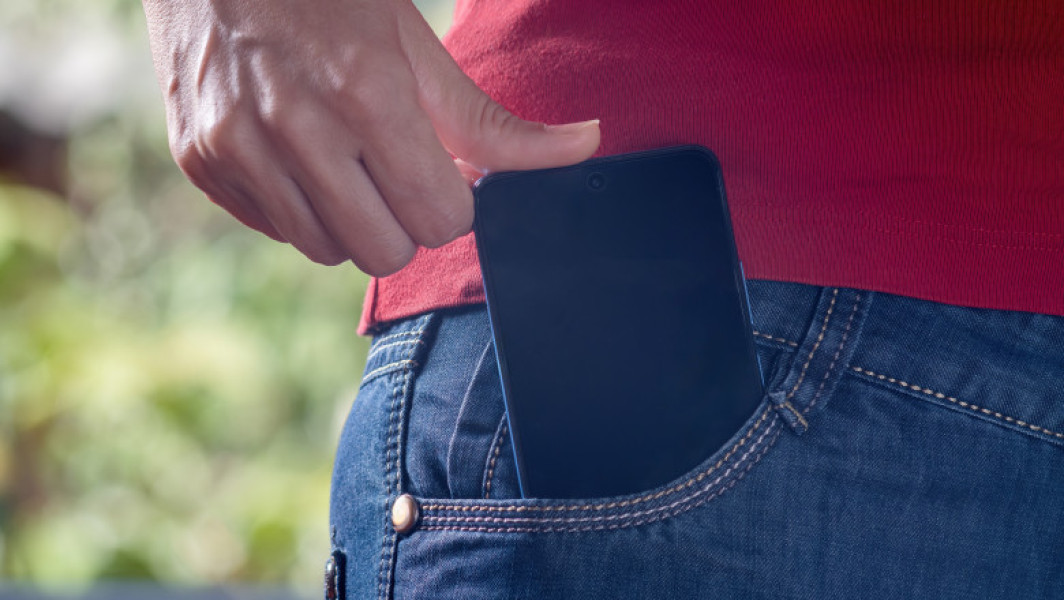 O asistentă medicală din Manduria a suferit arsuri după explozia telefonului mobil