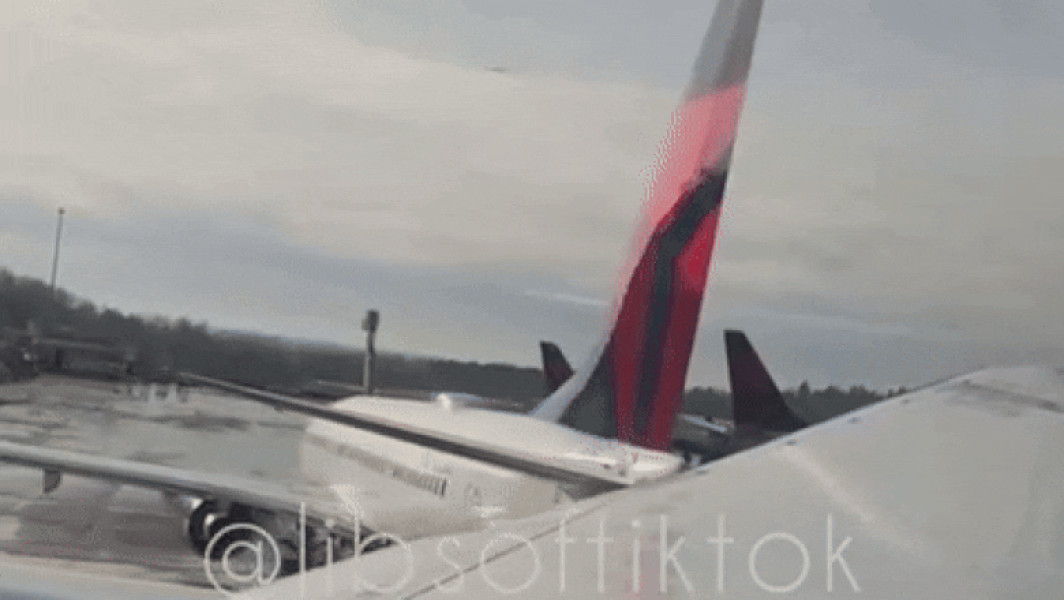 Coliziune între două avioane pe aeroportul din Seattle