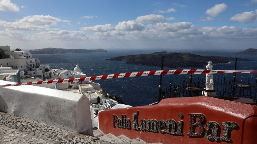 Seisme pe insula Santorini: Activitate seismică fără precedent