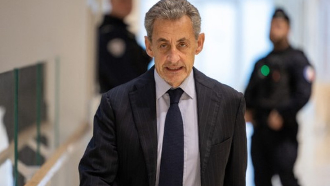 Fostul președinte Nicolas Sarkozy a fost echipat cu o brățară electronică de monitorizare