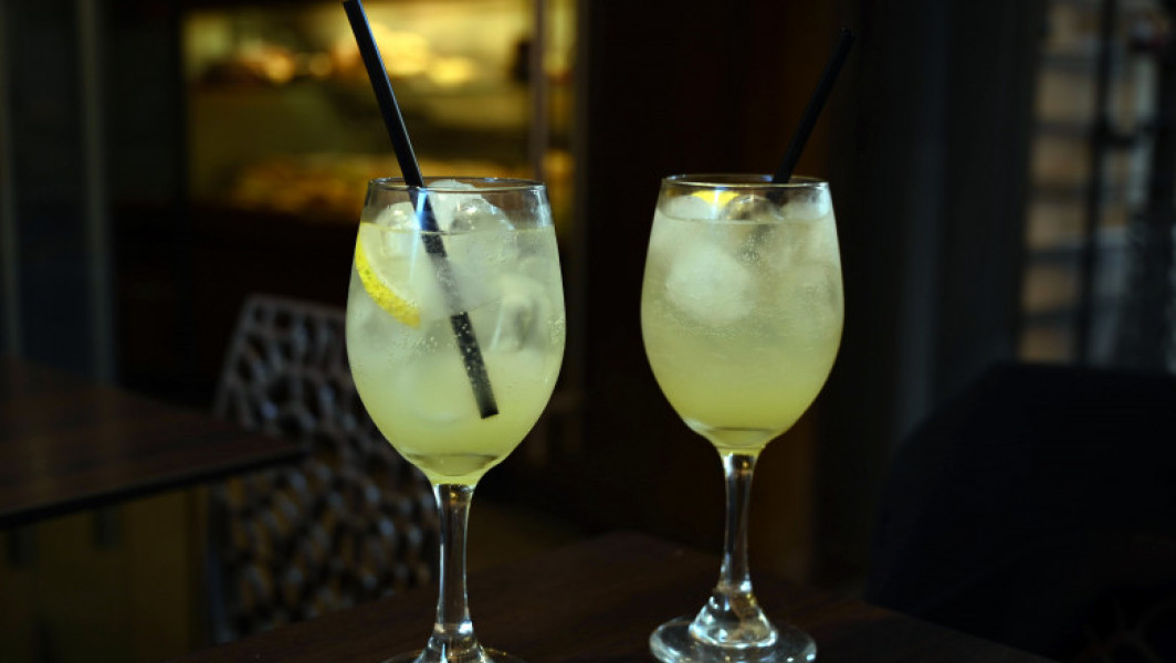 Barman arestat în Vietnam după moartea a doi turiști intoxicați