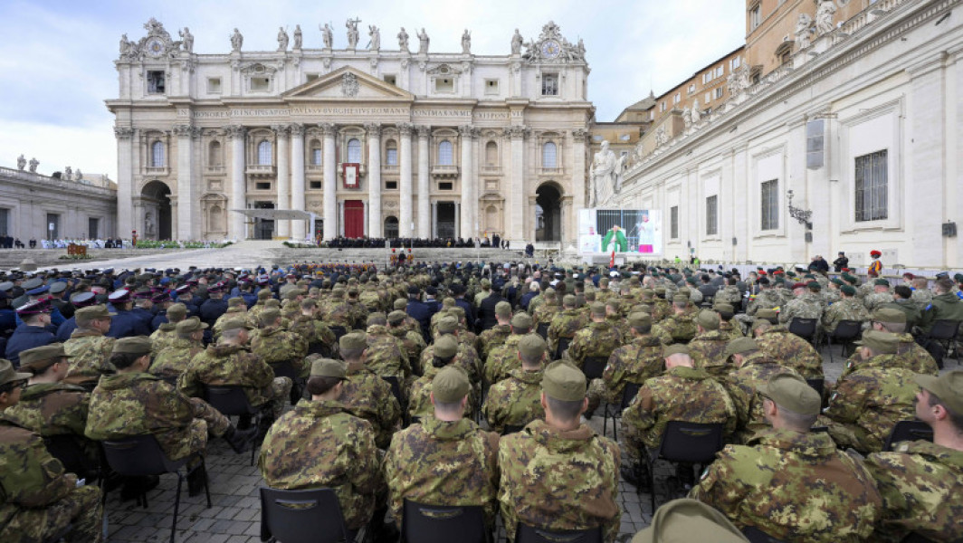 Papa Francisc: Forțele armate trebuie să acționeze în legitima apărare