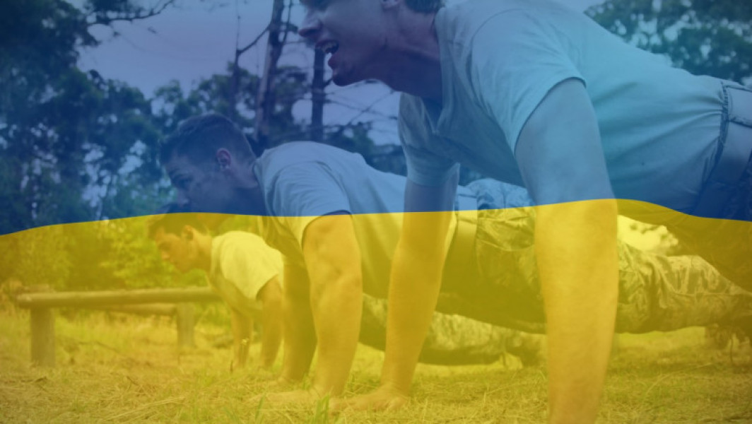Ucraina oferă tinerilor contracte militare cu beneficii atractive