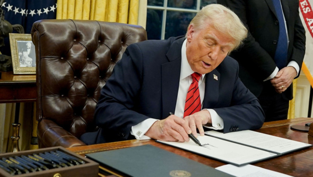 Donald Trump reintroduce taxe vamale de 25% la otel si aluminiu