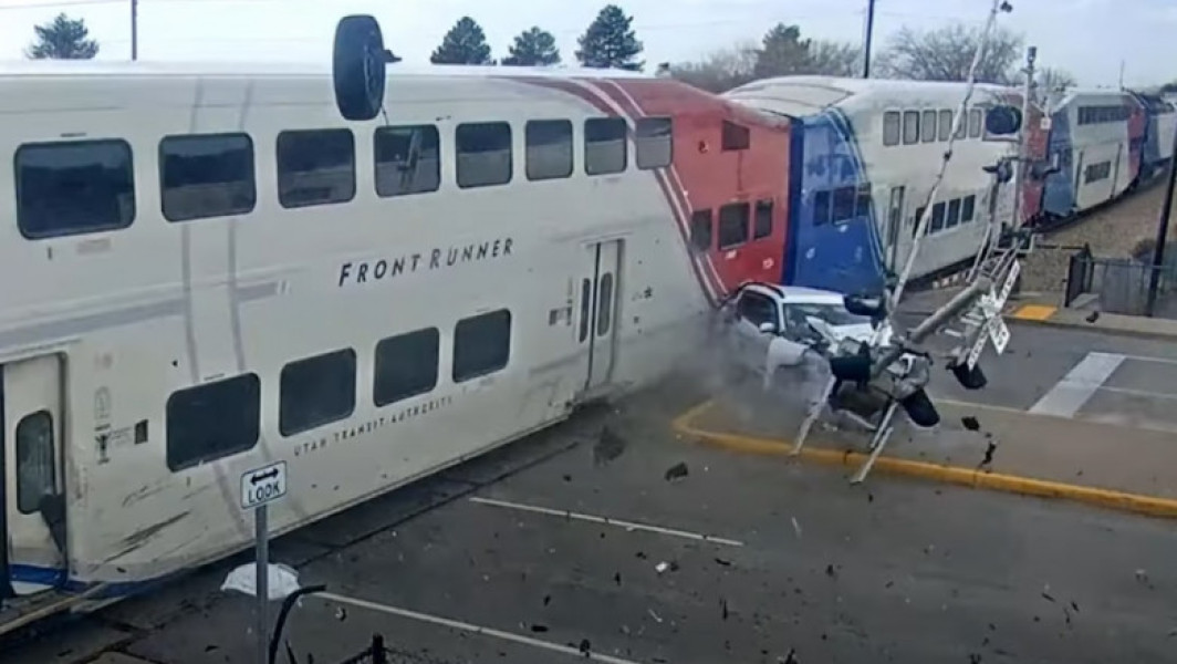 SUV distrus de tren în Layton, Utah