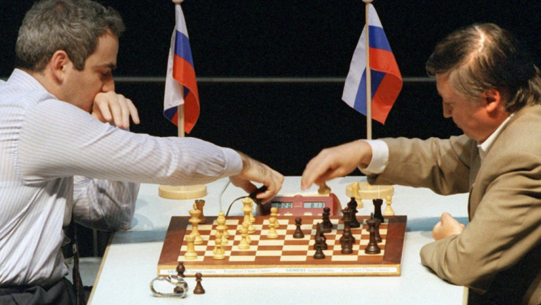 Marele maestru Ghennadi Sosonko își amintește de meciul istoric dintre Karpov și Kasparov