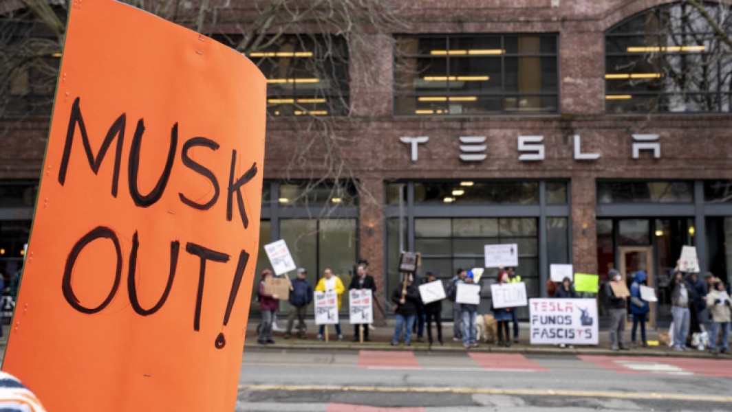 Proteste împotriva lui Elon Musk și politicilor sale