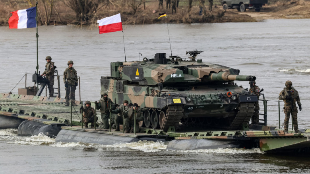 Natiunile europene iau in considerare trimiterea a până la 30.000 de militari în Ucraina