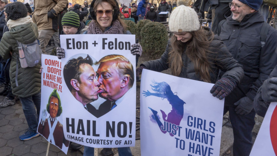 Donald Trump îl laudă pe Elon Musk pentru implementarea decretelor