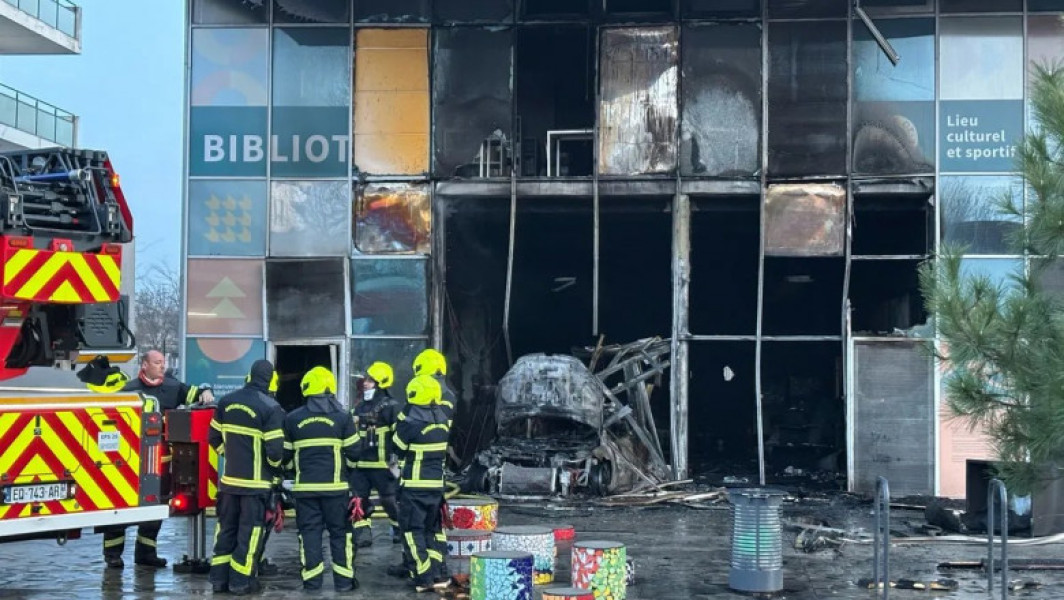 Biblioteca din Grenoble a fost incendiată în urma unor ciocniri cu poliția