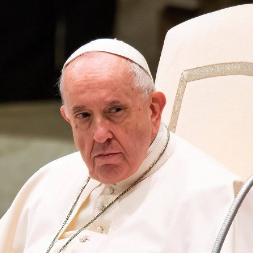 Papa Francisc internat din cauza unei pneumonii bilaterale