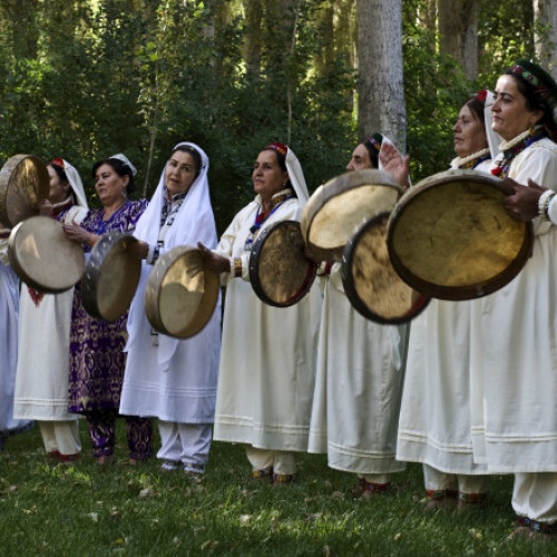 Tadjikistan va publica un ghid pentru hainele tradiționale destinate femeilor