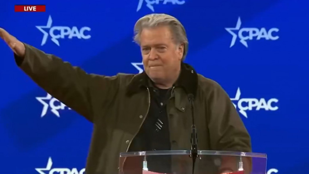 Steve Bannon face un gest controversat la Conferința de Acțiune Politică Conservatoare