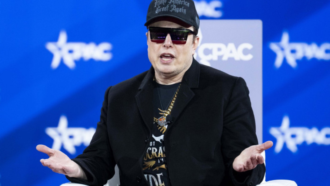 Elon Musk cere responsabilitate de la funcționarii federali
