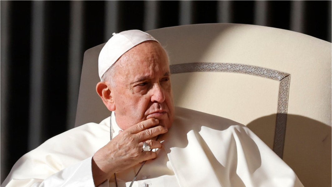 Papa Francisc, în stare critică din cauza unei pneumonii